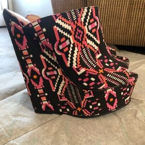 Stylish Wedged Shoes